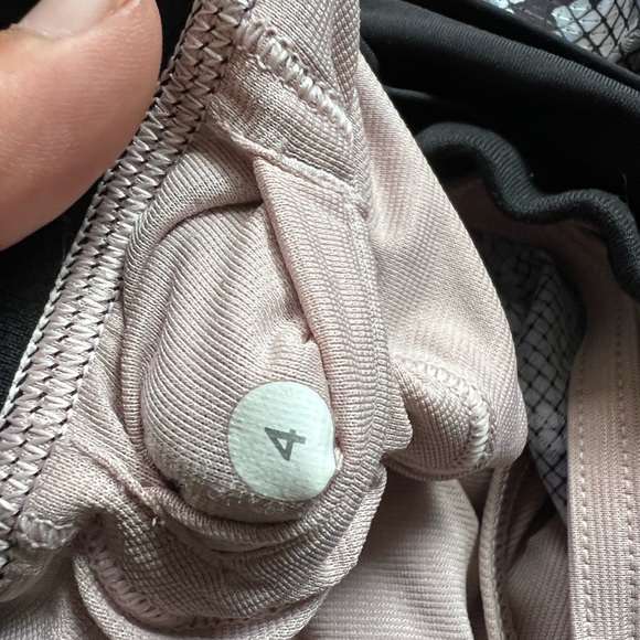 Lululemon sunset salutation short - Picture 6 of 6